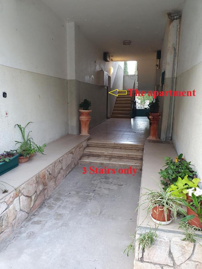 3 Stairs Only To Cozy Flat On Hillel St Apartment Haifa Exterior photo