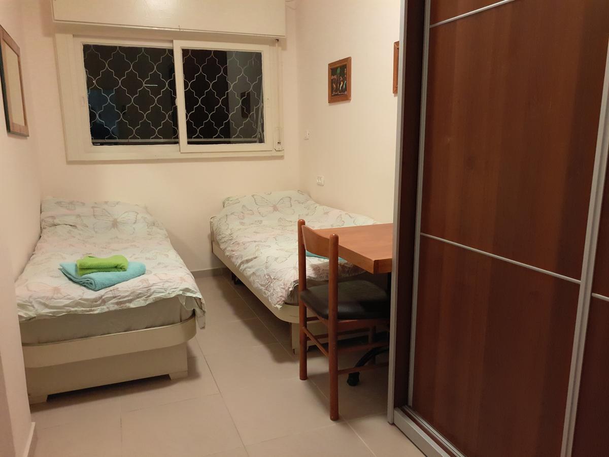 3 Stairs Only To Cozy Flat On Hillel St Apartment Haifa Exterior photo