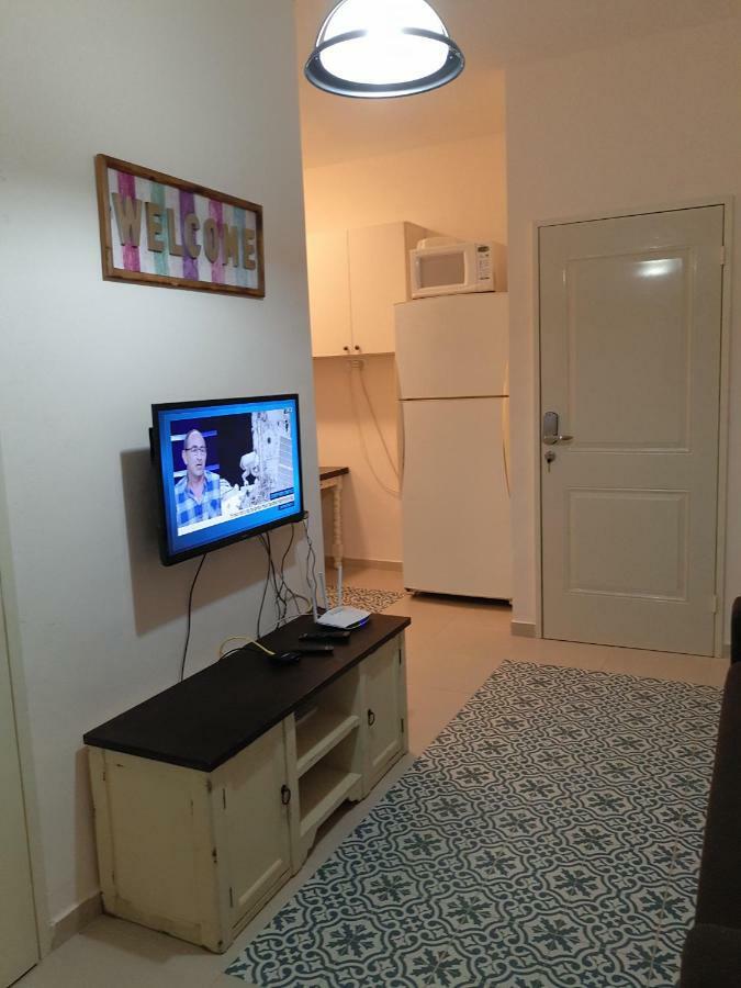 3 Stairs Only To Cozy Flat On Hillel St Apartment Haifa Exterior photo